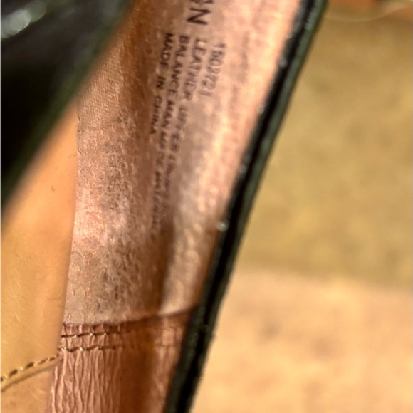 Sofft Brand black suede leather flower pumps kitten heels shoes - Picture 7 of 9